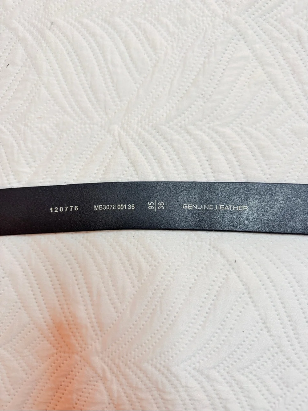 Fossil Black Leather Men's Belt with Silver Buckle. Size 38